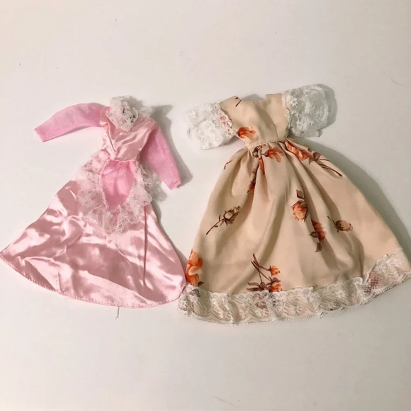 Assorted Lot of  Dolls Dresses Barbie and Other Clothing - Picture 4 of 15